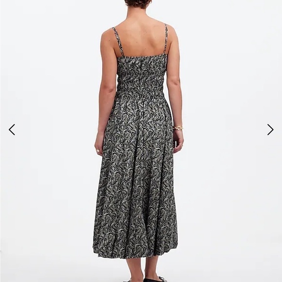 Madewell  Sleeveless Bubble-Hem Midi Dress in Floral - Picture 5 of 7
